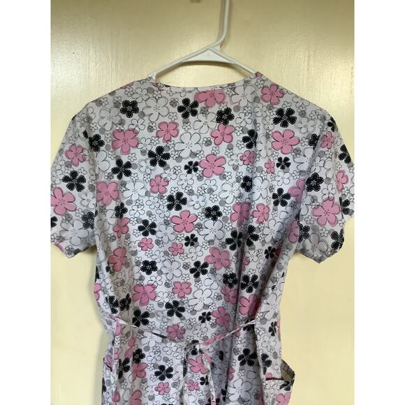 Cherokee Studio M scrub top White, Black and pink floral - Picture 3 of 3